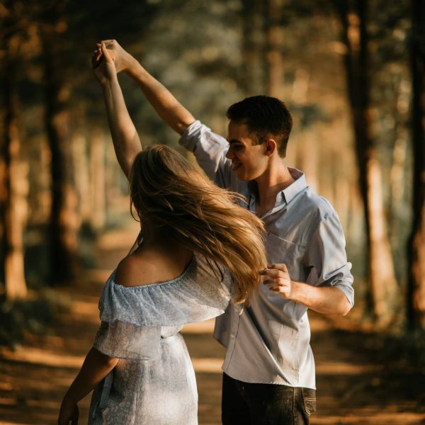 couple-dancing